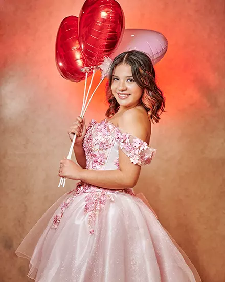 quinceañera con vestido rosa
