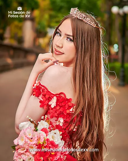 quinceañera con vestido rosa